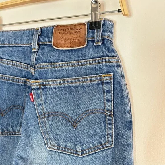 Vintage Levi's Slim Fit Medium Wash size 27 - Picture 8 of 8